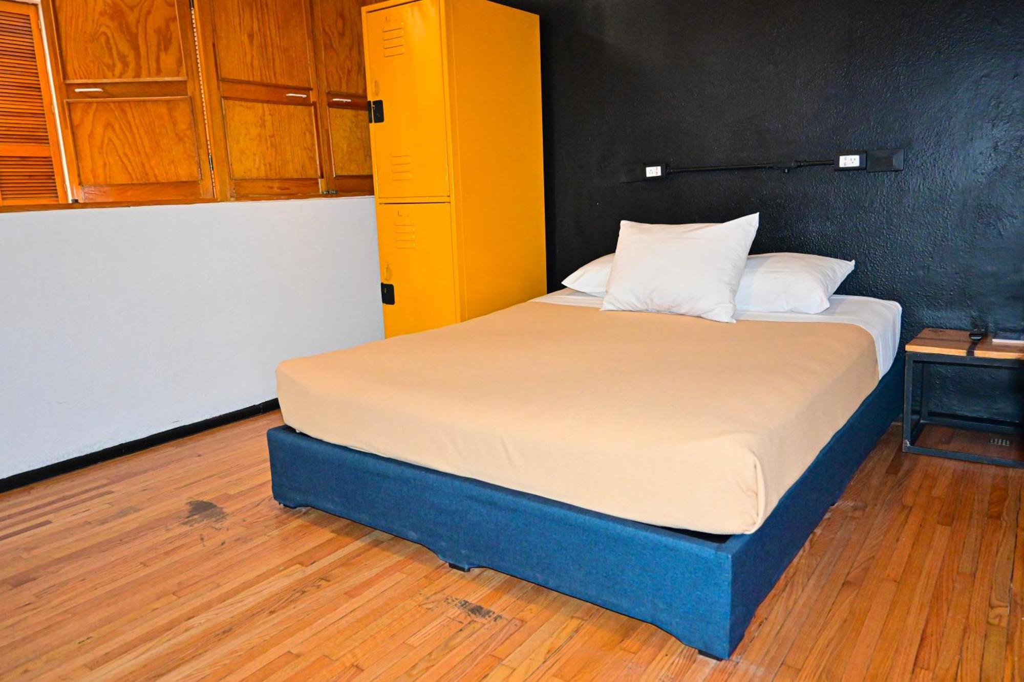 Mundo Joven Catedral Hostel *