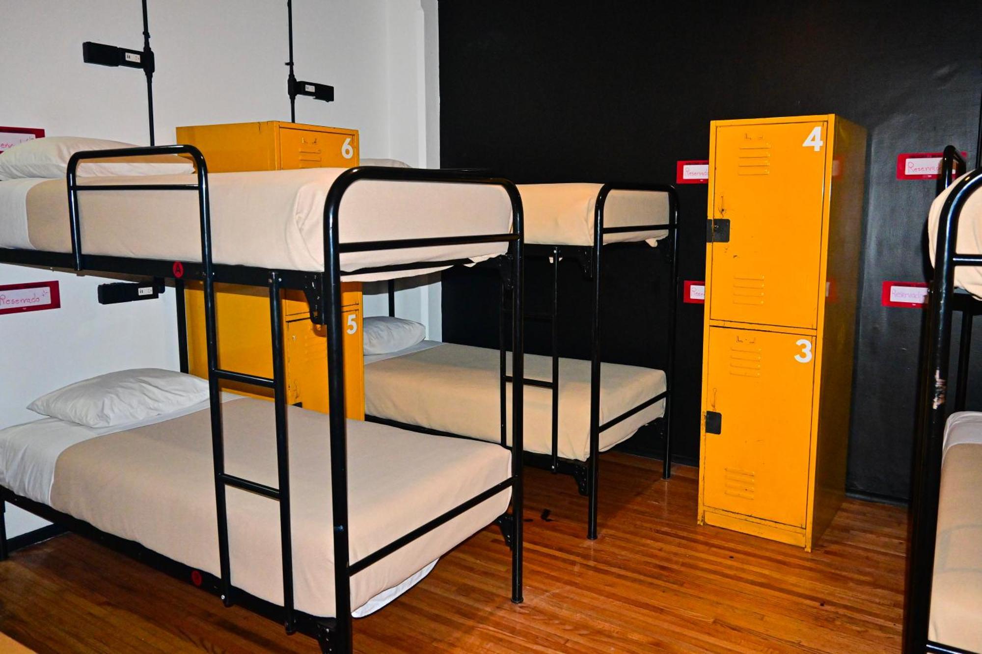 Mundo Joven Catedral Hostel *