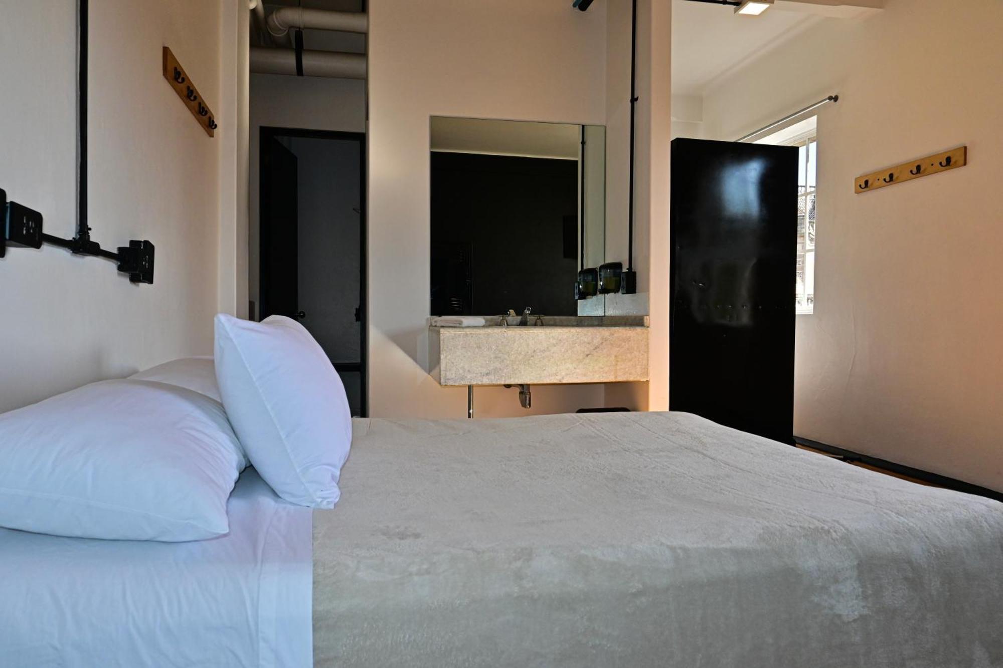 Mundo Joven Catedral Hostel *
